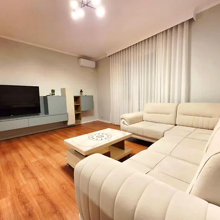 2 Bedroom Center