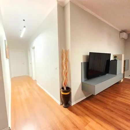 2 Bedroom Center