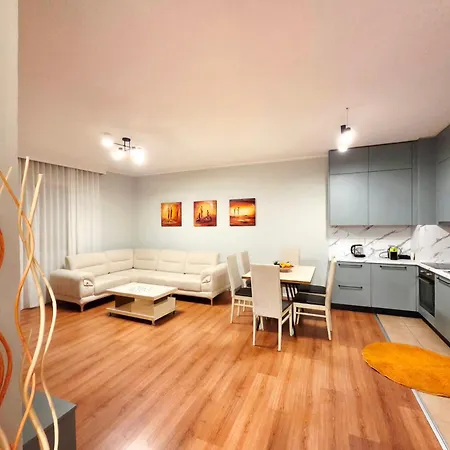 2 Bedroom Center