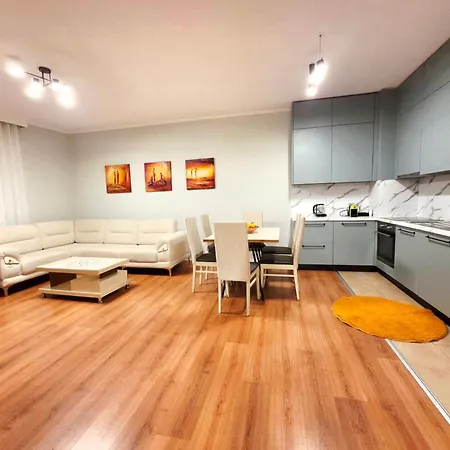 2 Bedroom Center Appartement Durrës