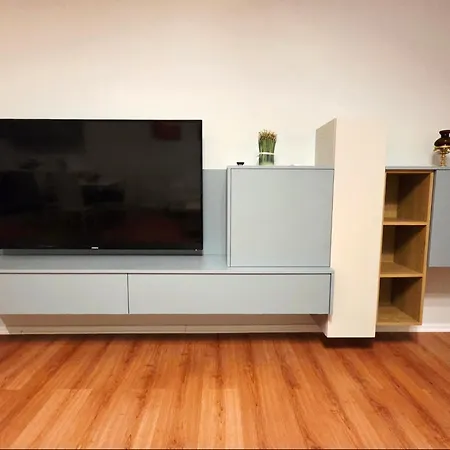 Apartment 2 Bedroom Center *
