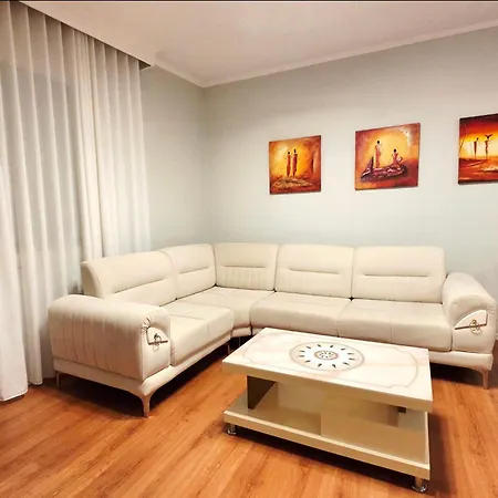 2 Bedroom Center Apartment *